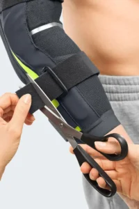 medi-epico-active-elbow-orthoses-donning-m-228280